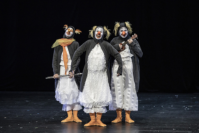 Theater Asou Graz Austria Pinguinii la pescuit