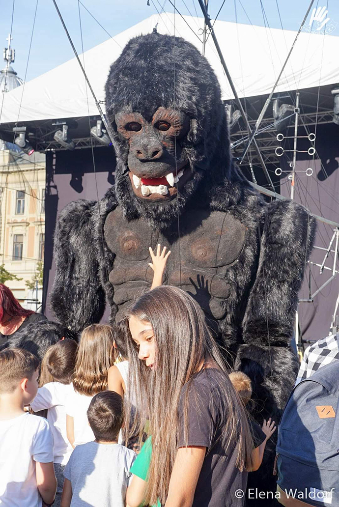 Gigalateea și King, gorila uriașă animație stradală marionetă gigant