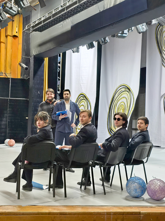La Luceafărul, „Teatrul trece Bacul”